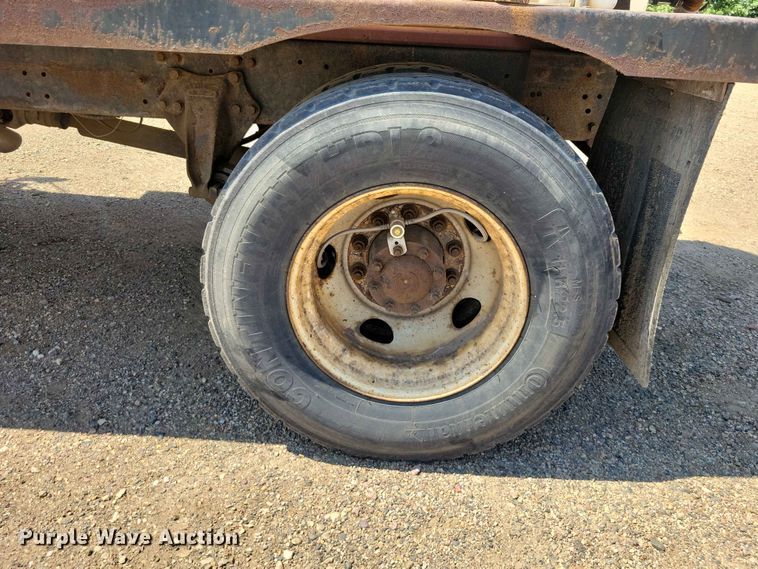 image for item EE1148 1999 Freightliner FL80 tank truck