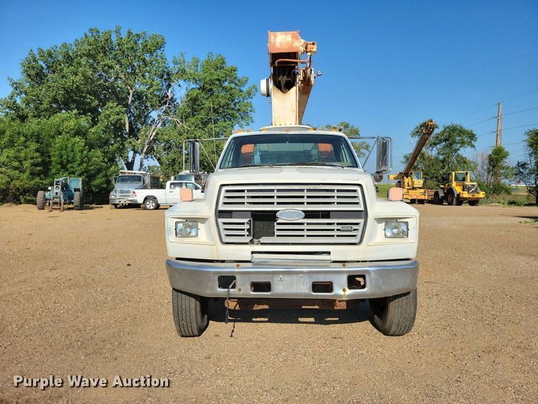 image for item EE1149 1989 Ford F800 crane truck