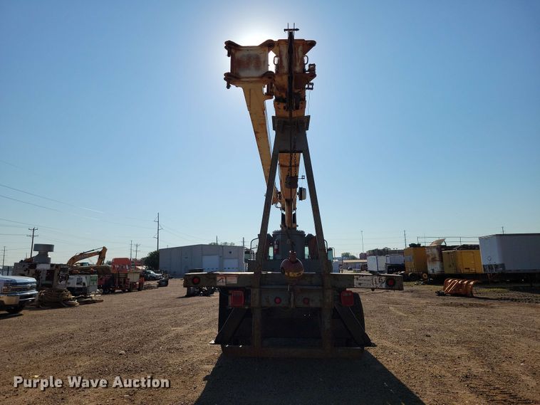 image for item EE1149 1989 Ford F800 crane truck