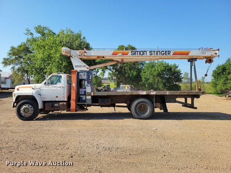 image for item EE1149 1989 Ford F800 crane truck