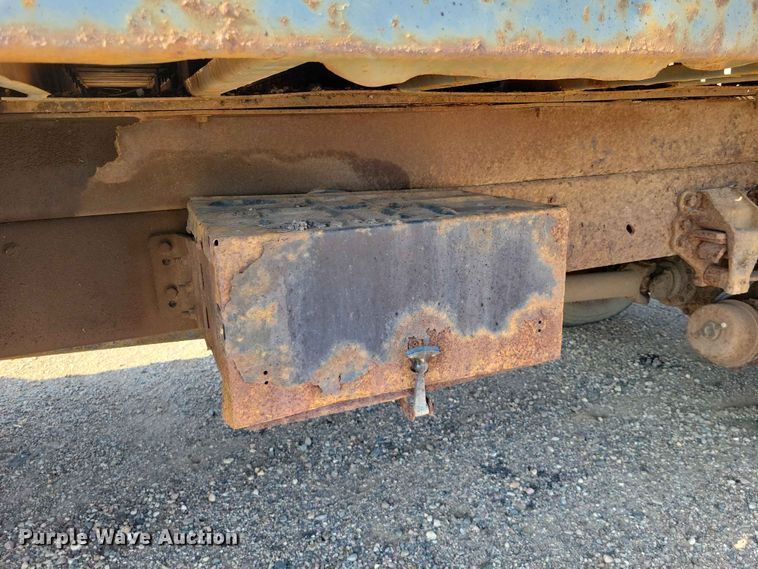 image for item EE1149 1989 Ford F800 crane truck