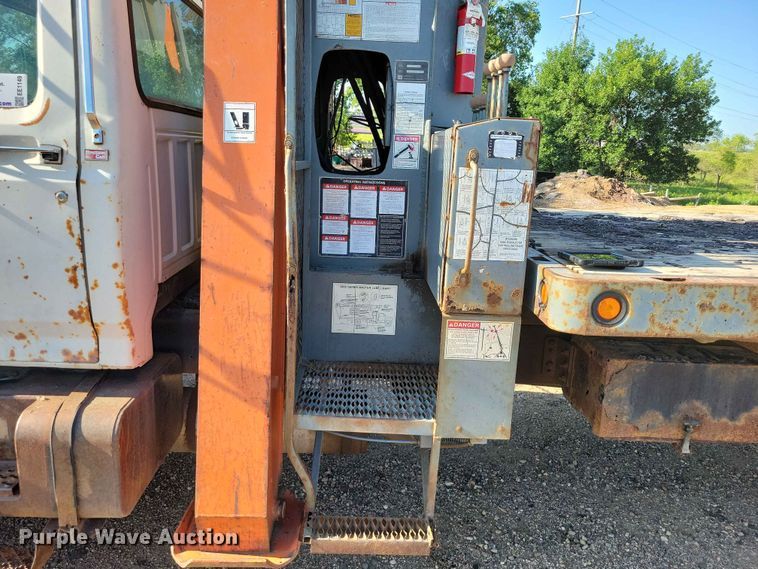image for item EE1149 1989 Ford F800 crane truck
