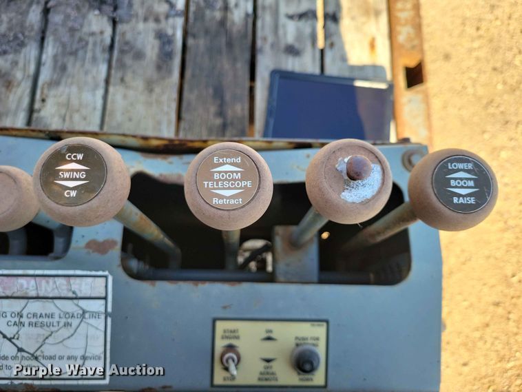 image for item EE1149 1989 Ford F800 crane truck