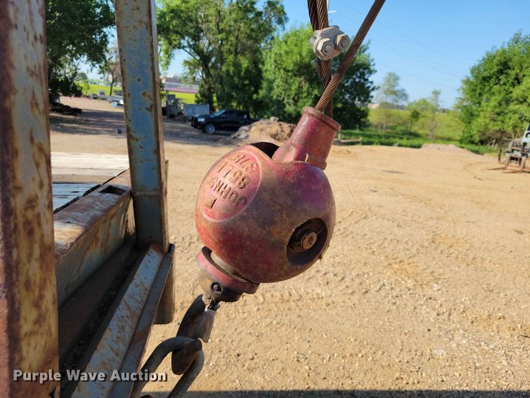image for item EE1149 1989 Ford F800 crane truck