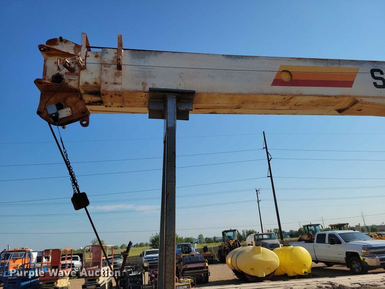 image for item EE1149 1989 Ford F800 crane truck