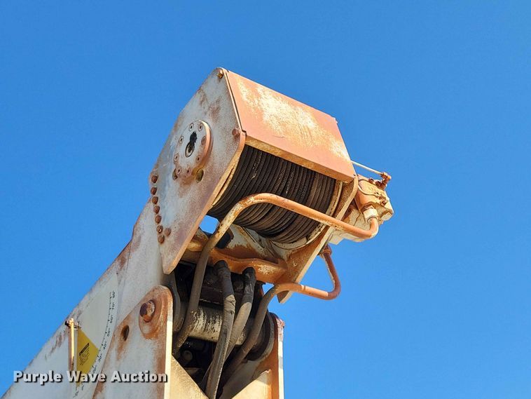 image for item EE1149 1989 Ford F800 crane truck
