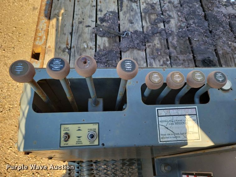 image for item EE1149 1989 Ford F800 crane truck