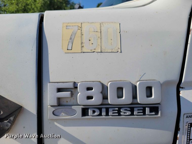 image for item EE1149 1989 Ford F800 crane truck