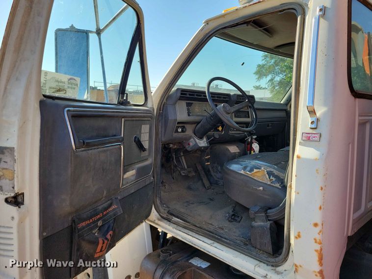 image for item EE1149 1989 Ford F800 crane truck