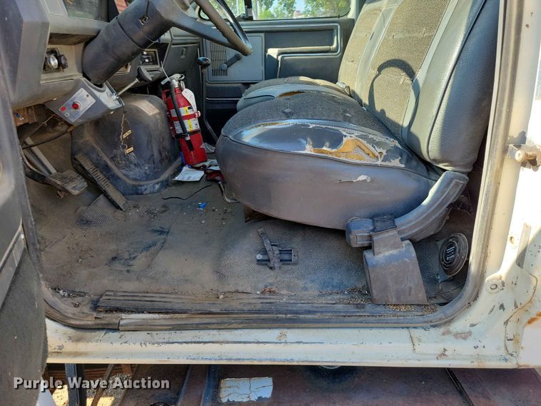 image for item EE1149 1989 Ford F800 crane truck