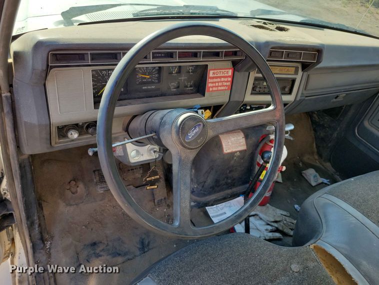 image for item EE1149 1989 Ford F800 crane truck