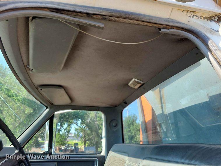 image for item EE1149 1989 Ford F800 crane truck