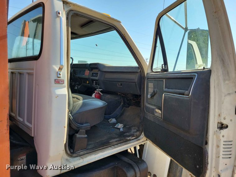 image for item EE1149 1989 Ford F800 crane truck