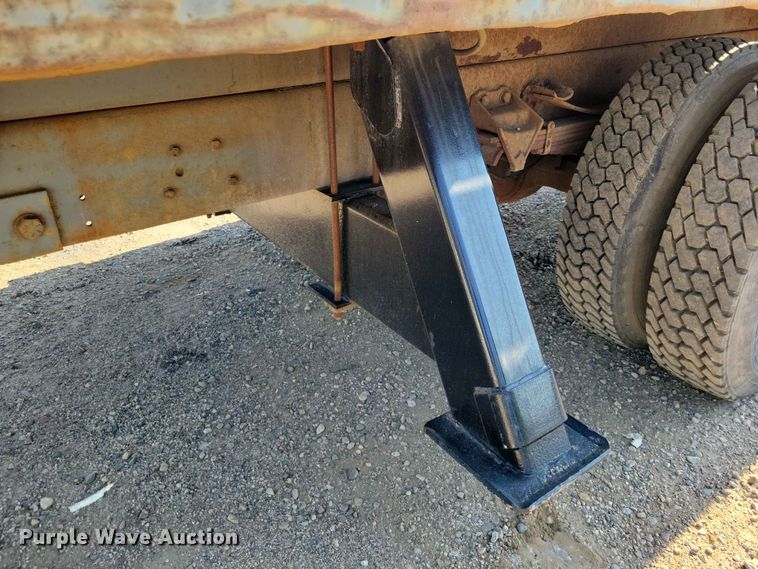 image for item EE1149 1989 Ford F800 crane truck