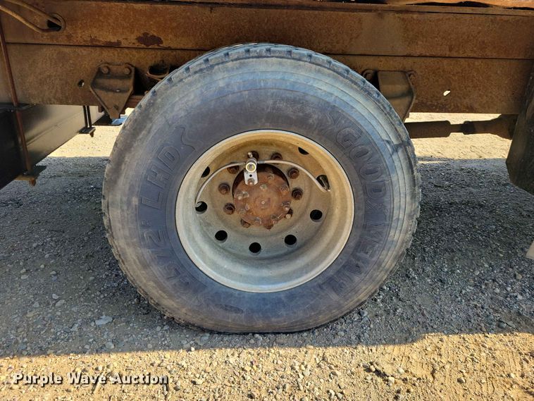image for item EE1149 1989 Ford F800 crane truck