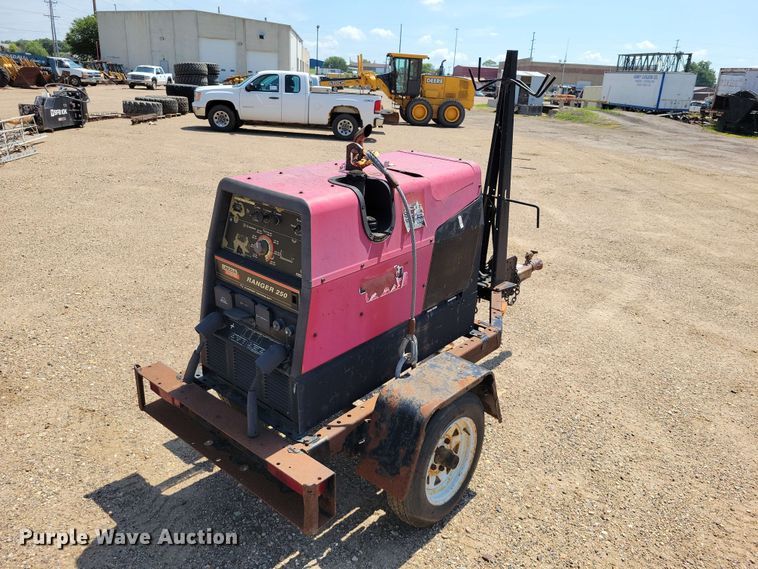 image for item EE1153 2004 Lincoln Ranger 250 welder/generator