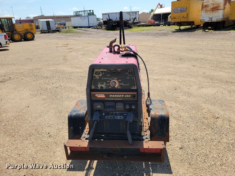 image for item EE1153 2004 Lincoln Ranger 250 welder/generator