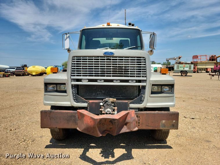 image for item EE1154 1991 Ford LTL9000 oil distributor truck