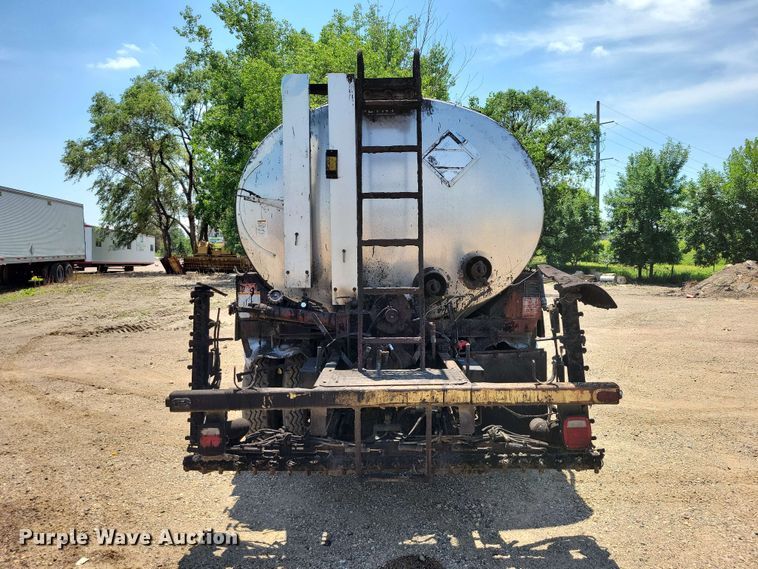 image for item EE1154 1991 Ford LTL9000 oil distributor truck