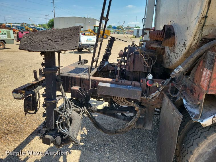 image for item EE1154 1991 Ford LTL9000 oil distributor truck