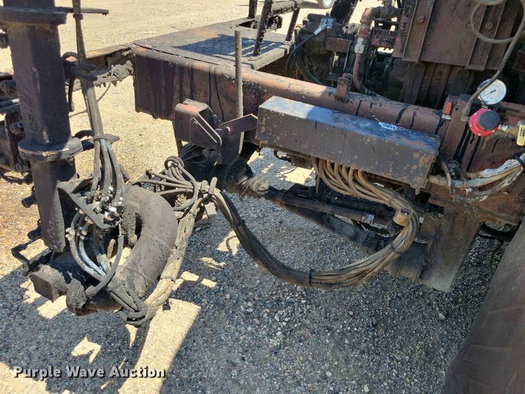 image for item EE1154 1991 Ford LTL9000 oil distributor truck