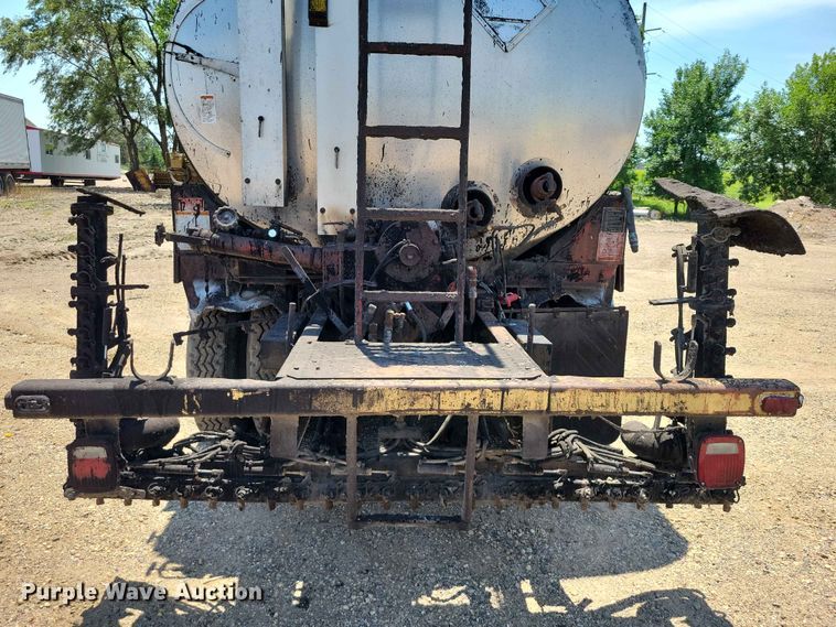 image for item EE1154 1991 Ford LTL9000 oil distributor truck