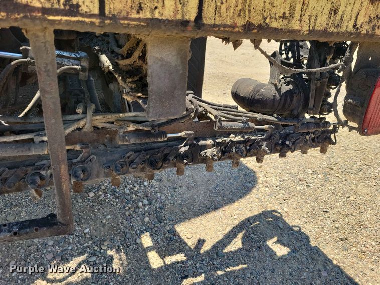 image for item EE1154 1991 Ford LTL9000 oil distributor truck