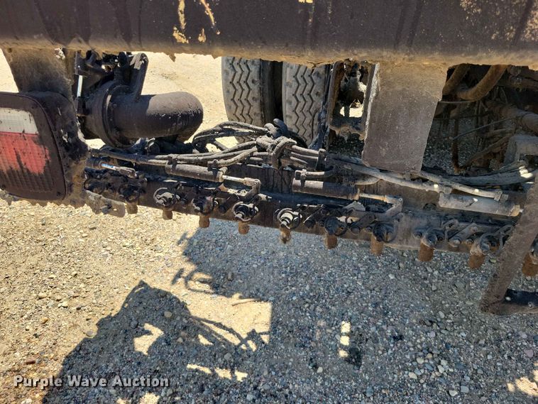 image for item EE1154 1991 Ford LTL9000 oil distributor truck