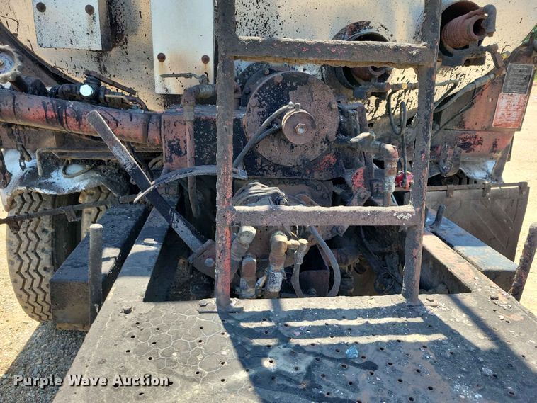 image for item EE1154 1991 Ford LTL9000 oil distributor truck