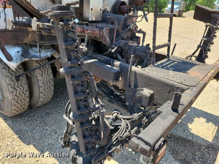 image for item EE1154 1991 Ford LTL9000 oil distributor truck