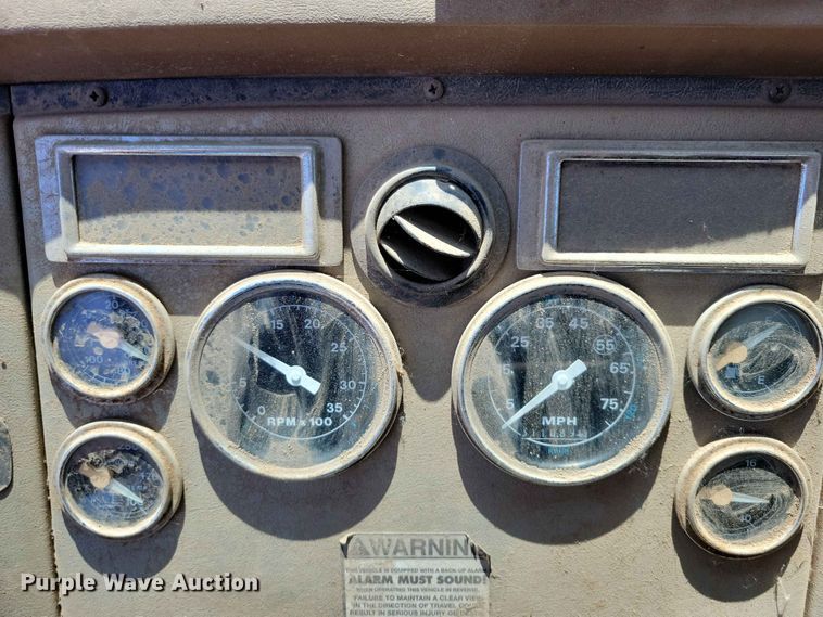 image for item EE1154 1991 Ford LTL9000 oil distributor truck
