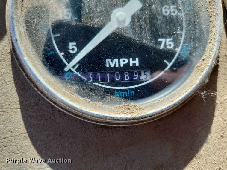 image for item EE1154 1991 Ford LTL9000 oil distributor truck