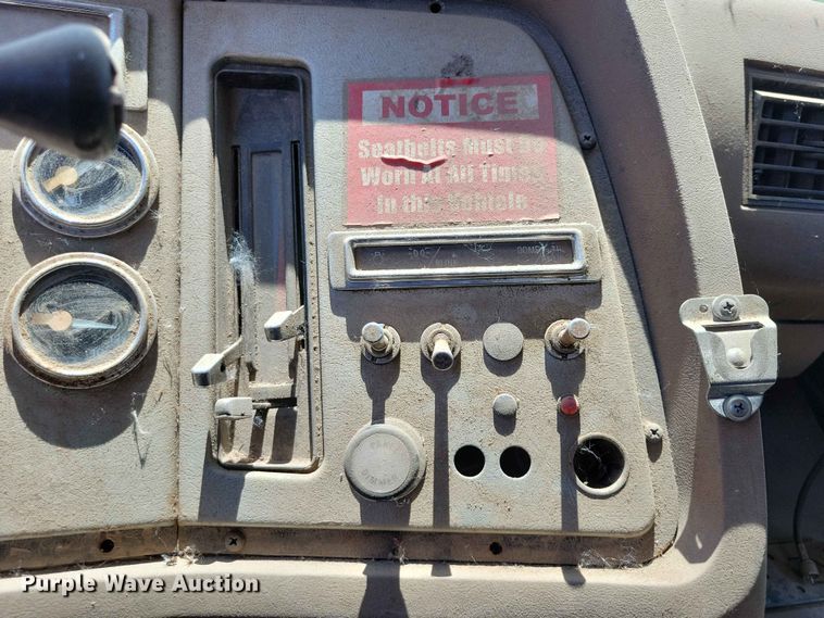 image for item EE1154 1991 Ford LTL9000 oil distributor truck