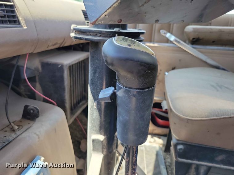 image for item EE1154 1991 Ford LTL9000 oil distributor truck