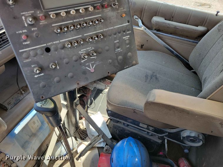 image for item EE1154 1991 Ford LTL9000 oil distributor truck