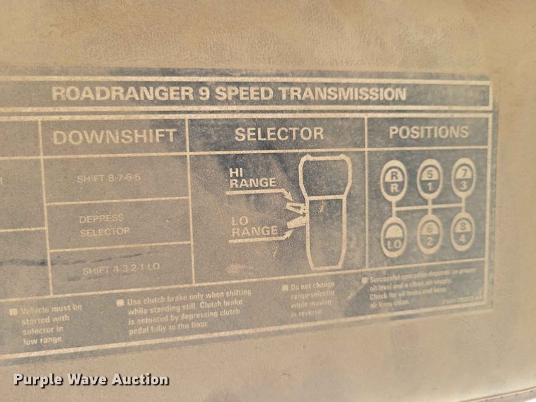 image for item EE1154 1991 Ford LTL9000 oil distributor truck
