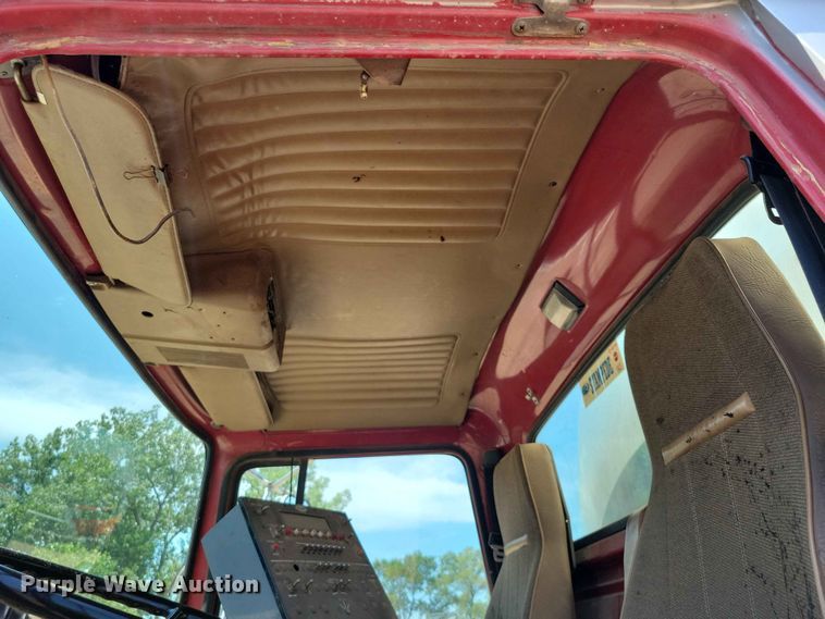 image for item EE1154 1991 Ford LTL9000 oil distributor truck
