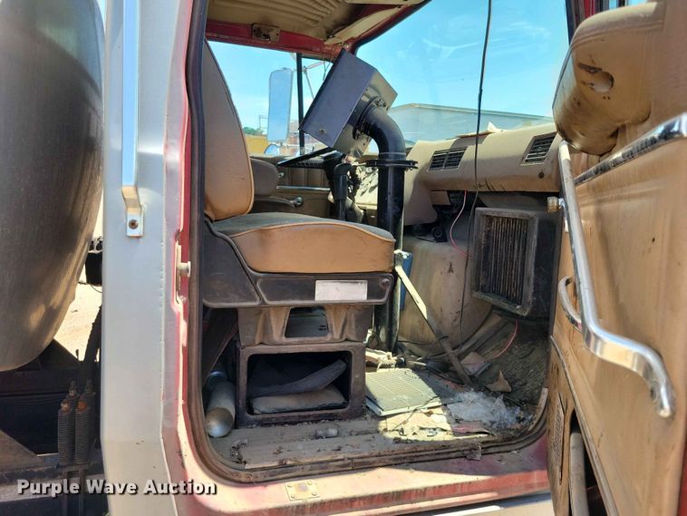 image for item EE1154 1991 Ford LTL9000 oil distributor truck