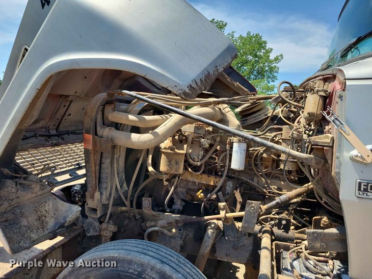 image for item EE1154 1991 Ford LTL9000 oil distributor truck
