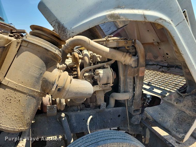 image for item EE1154 1991 Ford LTL9000 oil distributor truck