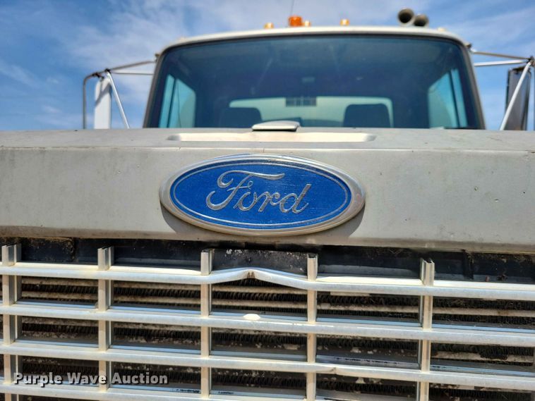 image for item EE1154 1991 Ford LTL9000 oil distributor truck