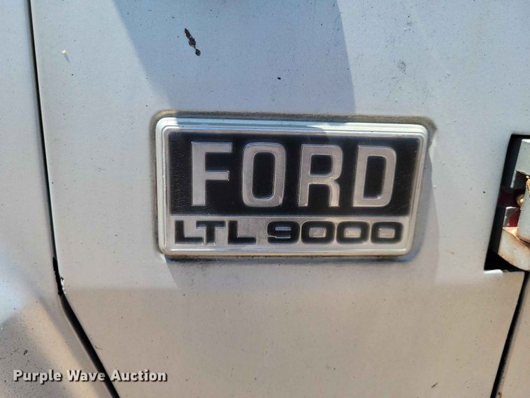 image for item EE1154 1991 Ford LTL9000 oil distributor truck
