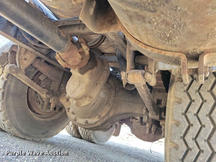 image for item EE1154 1991 Ford LTL9000 oil distributor truck