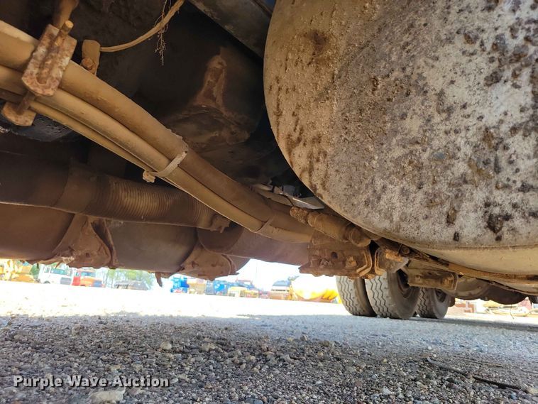 image for item EE1154 1991 Ford LTL9000 oil distributor truck