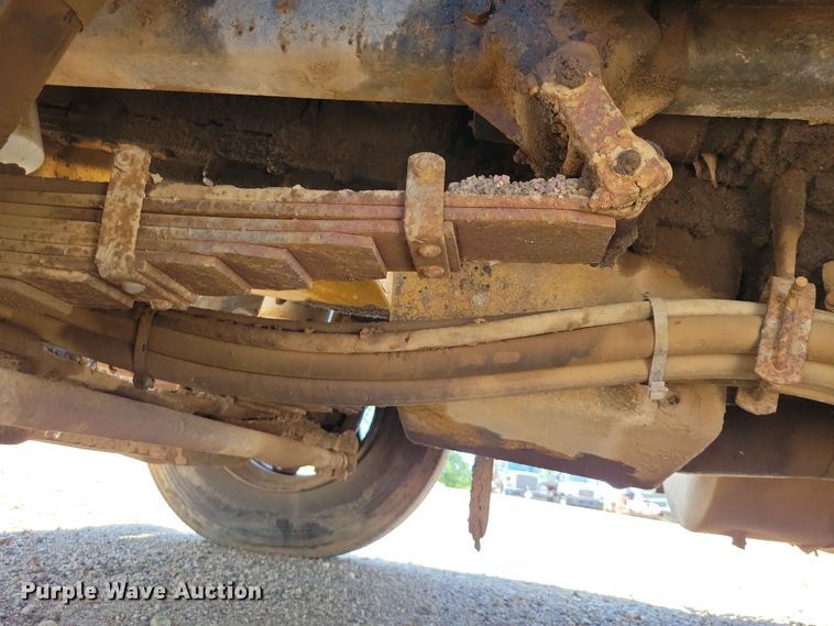 image for item EE1154 1991 Ford LTL9000 oil distributor truck