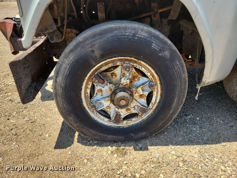 image for item EE1154 1991 Ford LTL9000 oil distributor truck