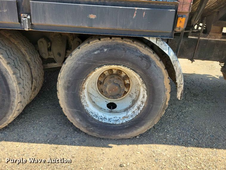 image for item EE1154 1991 Ford LTL9000 oil distributor truck