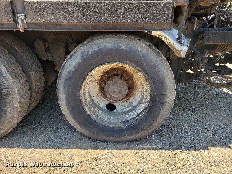 image for item EE1154 1991 Ford LTL9000 oil distributor truck