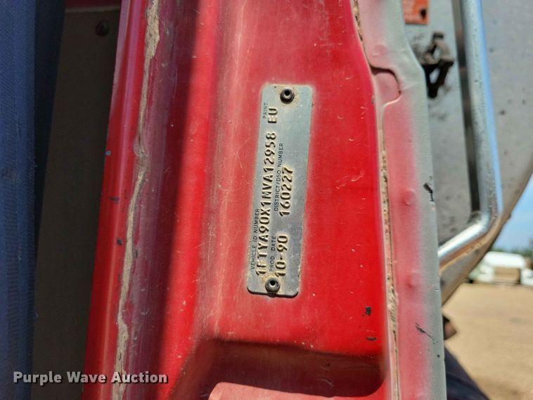 image for item EE1154 1991 Ford LTL9000 oil distributor truck