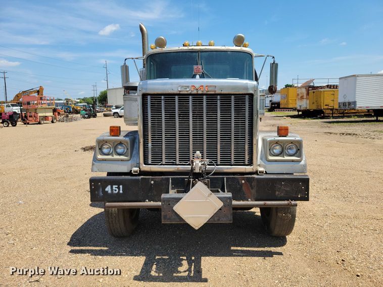 image for item EE1155 1981 GMC General oil distributor truck